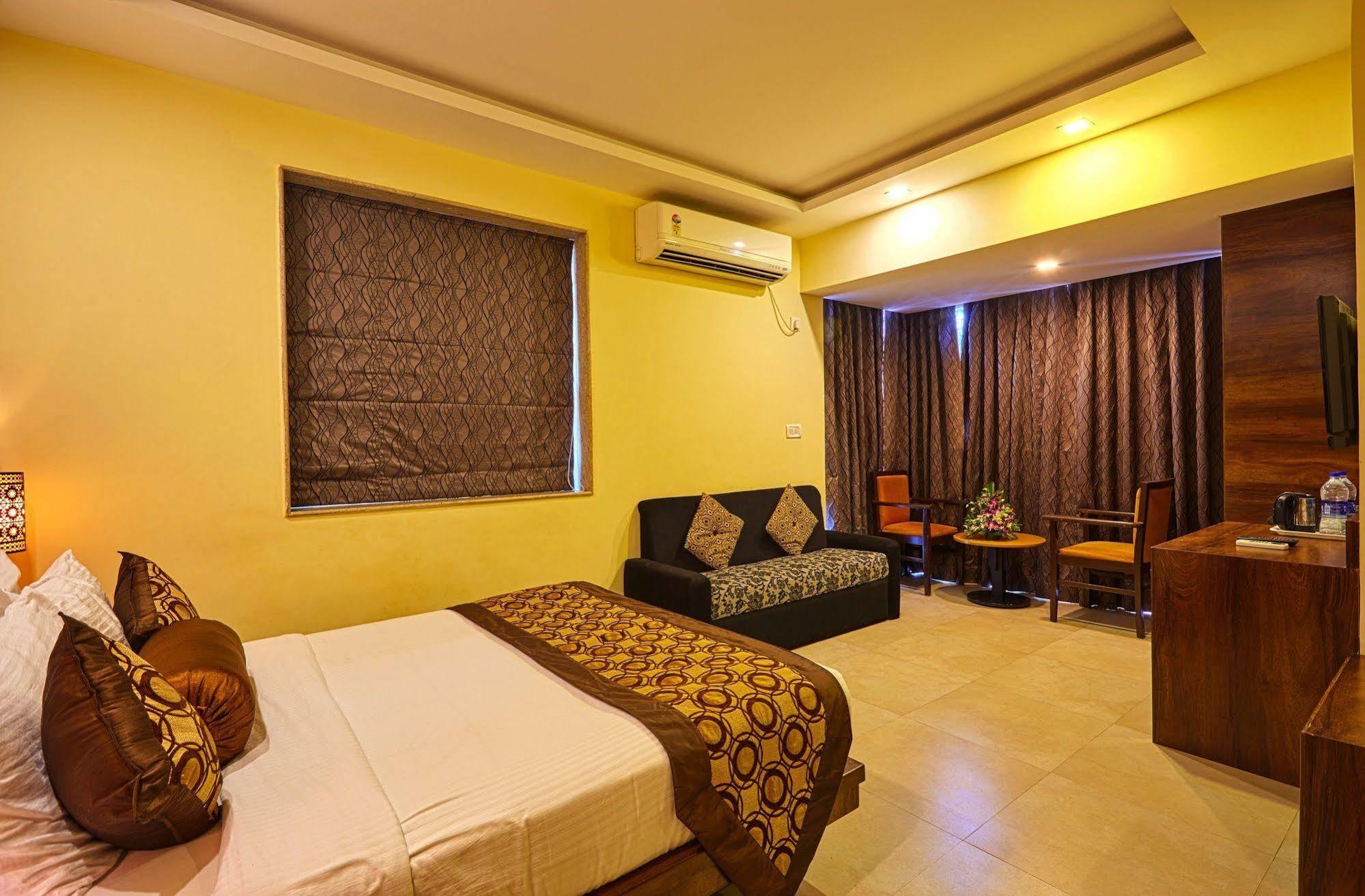 Hotel Sunkissed Plaza à Calangute Extérieur photo