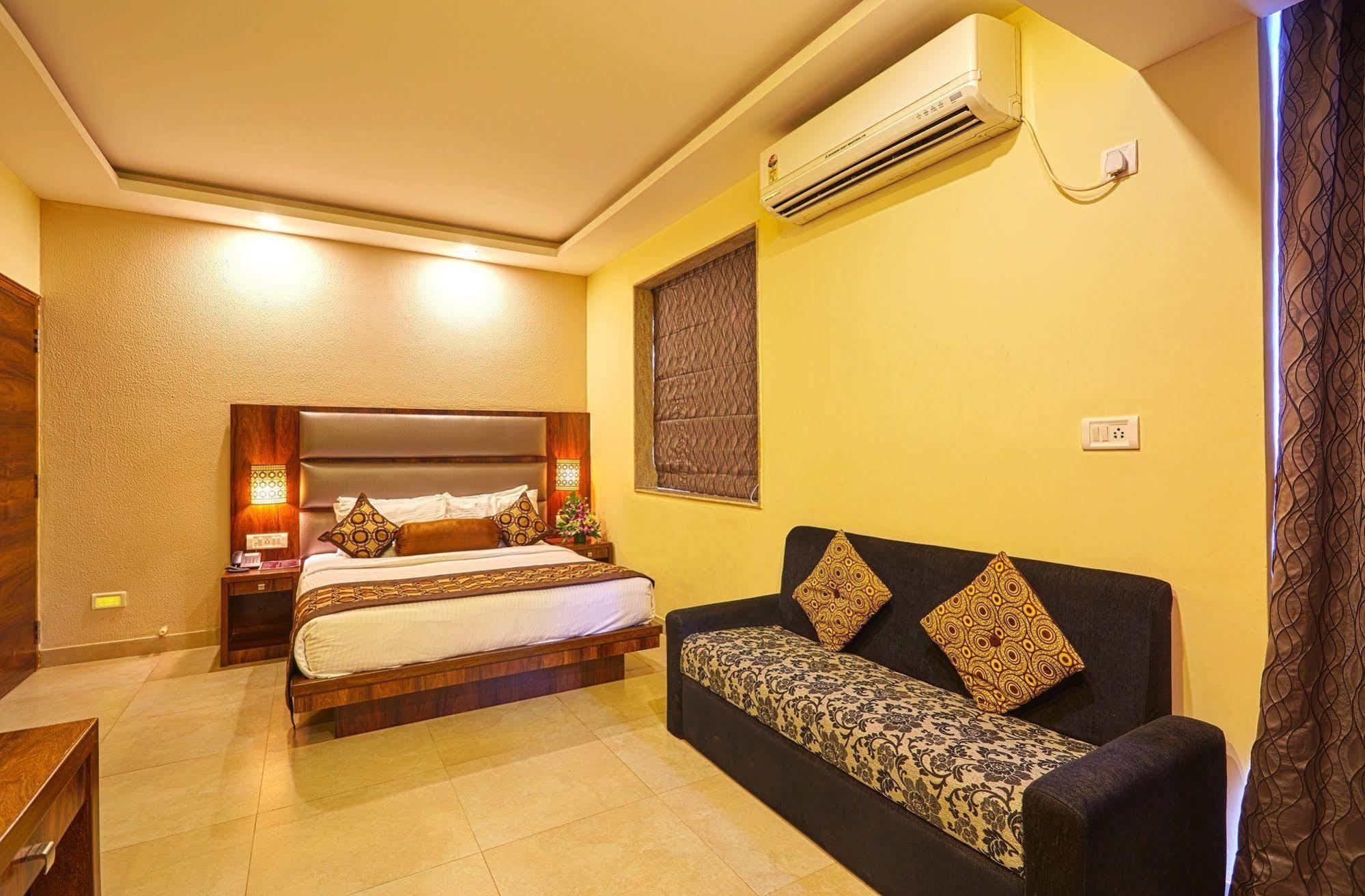 Hotel Sunkissed Plaza à Calangute Extérieur photo
